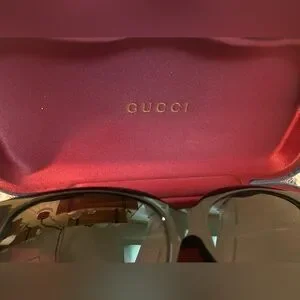 Gucci square Dark Sunglasses with case and cards and mini bag Gucci | Accessories | Gucci Square Dark Sunglasses With Case  main image 3
